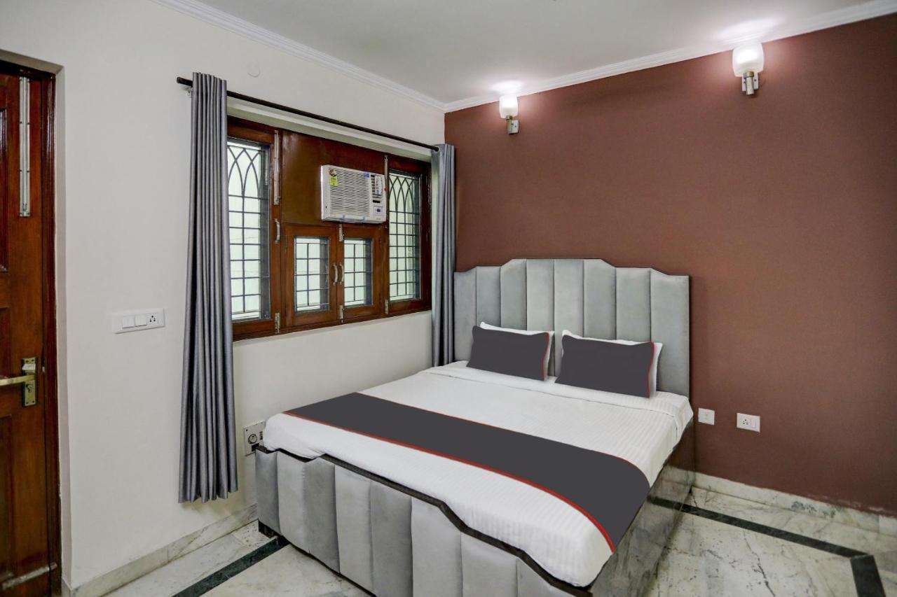 Hotel Super Capital O Uk House Residency Gurgaon Exterior foto