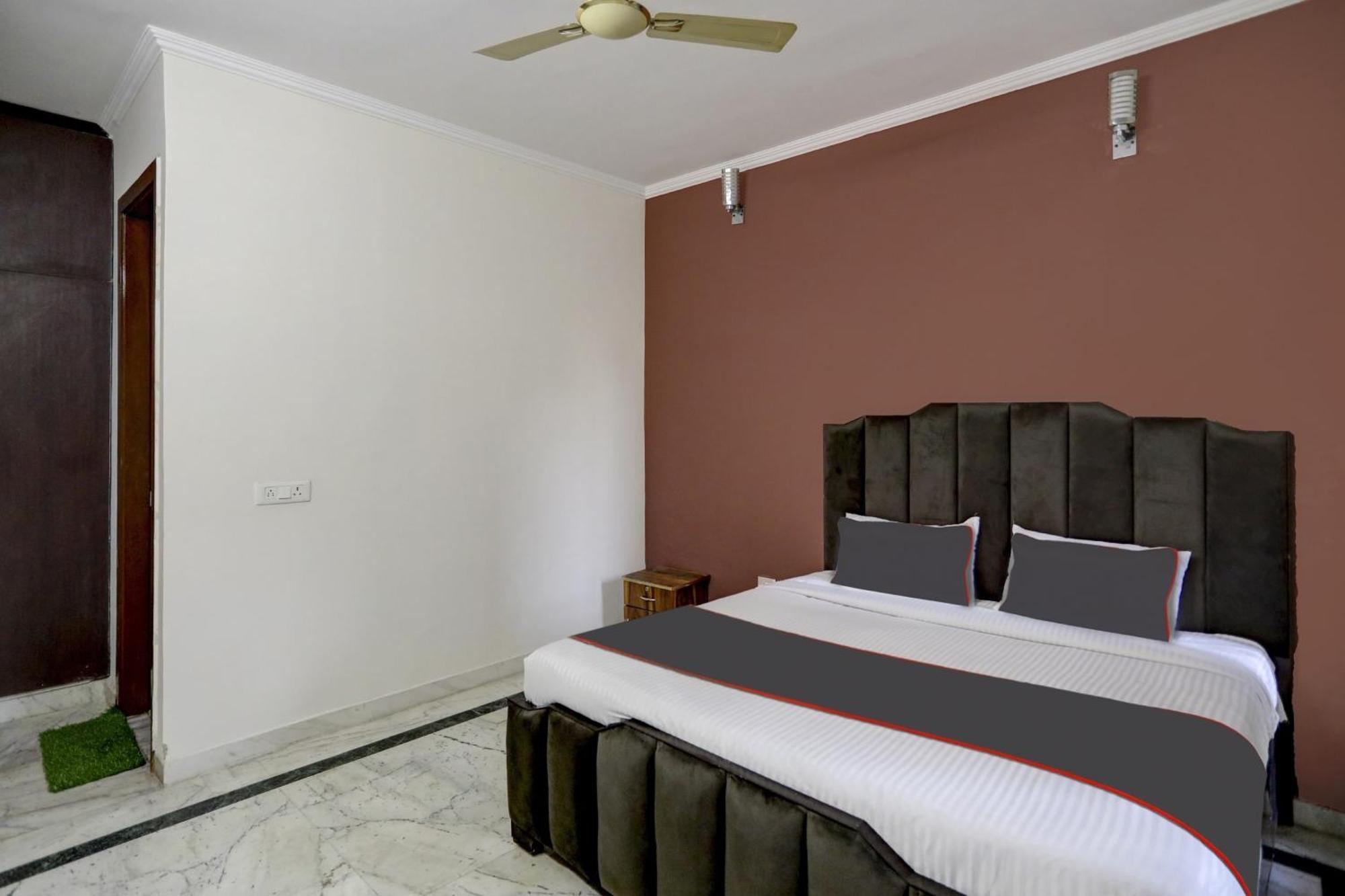 Hotel Super Capital O Uk House Residency Gurgaon Exterior foto