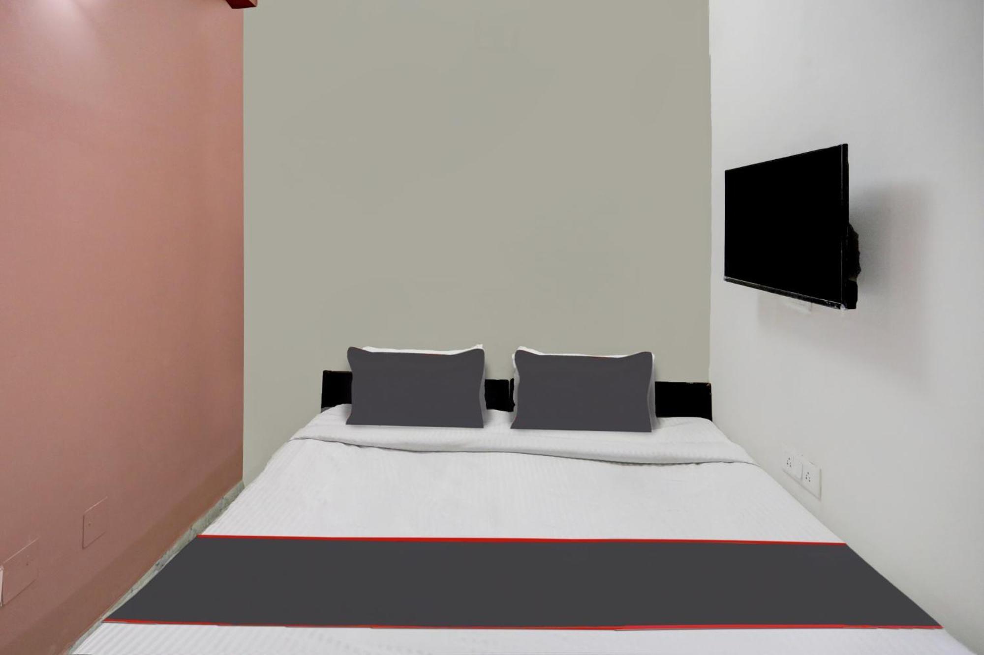 Hotel Super Capital O Uk House Residency Gurgaon Exterior foto