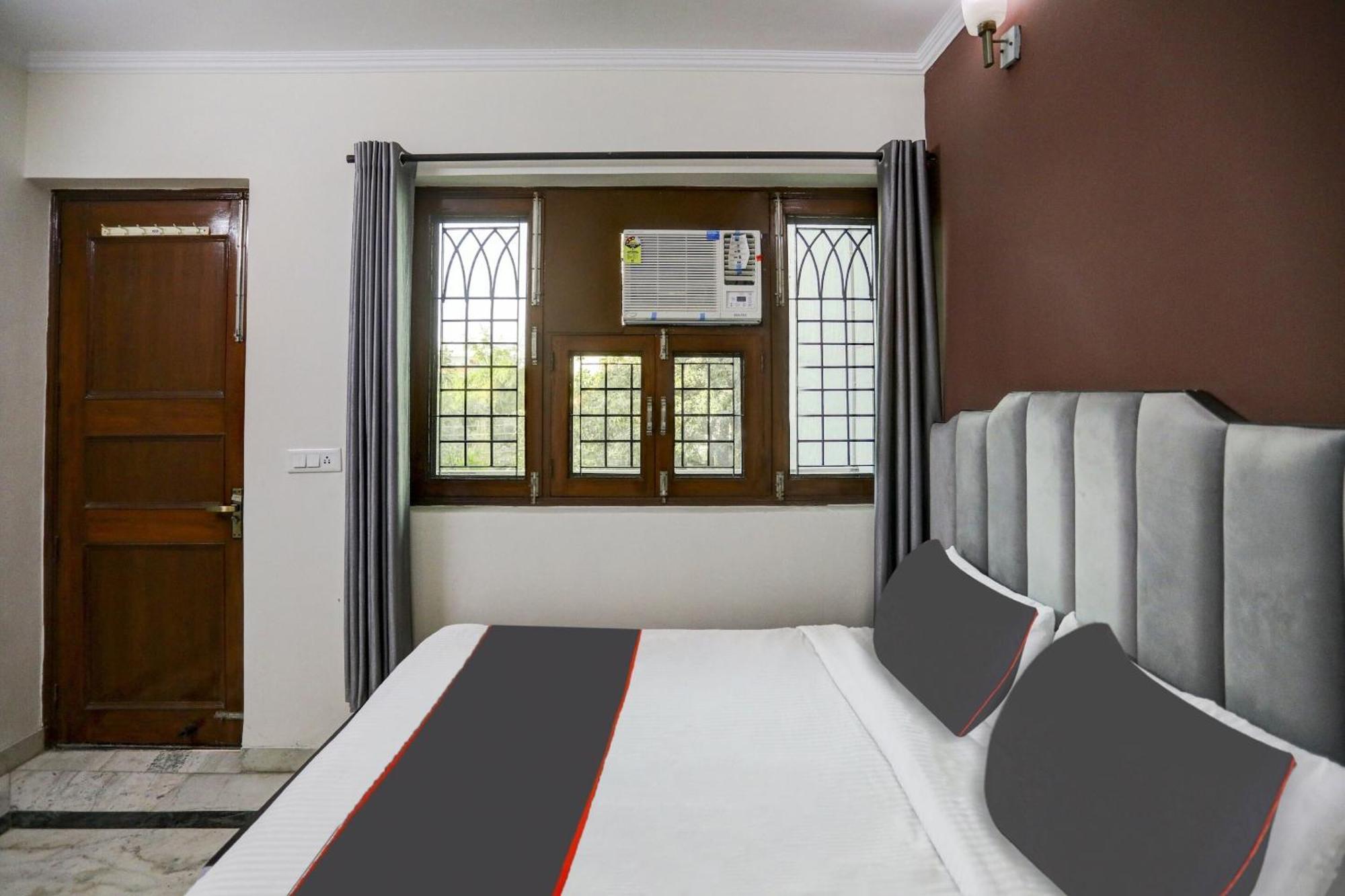 Hotel Super Capital O Uk House Residency Gurgaon Exterior foto