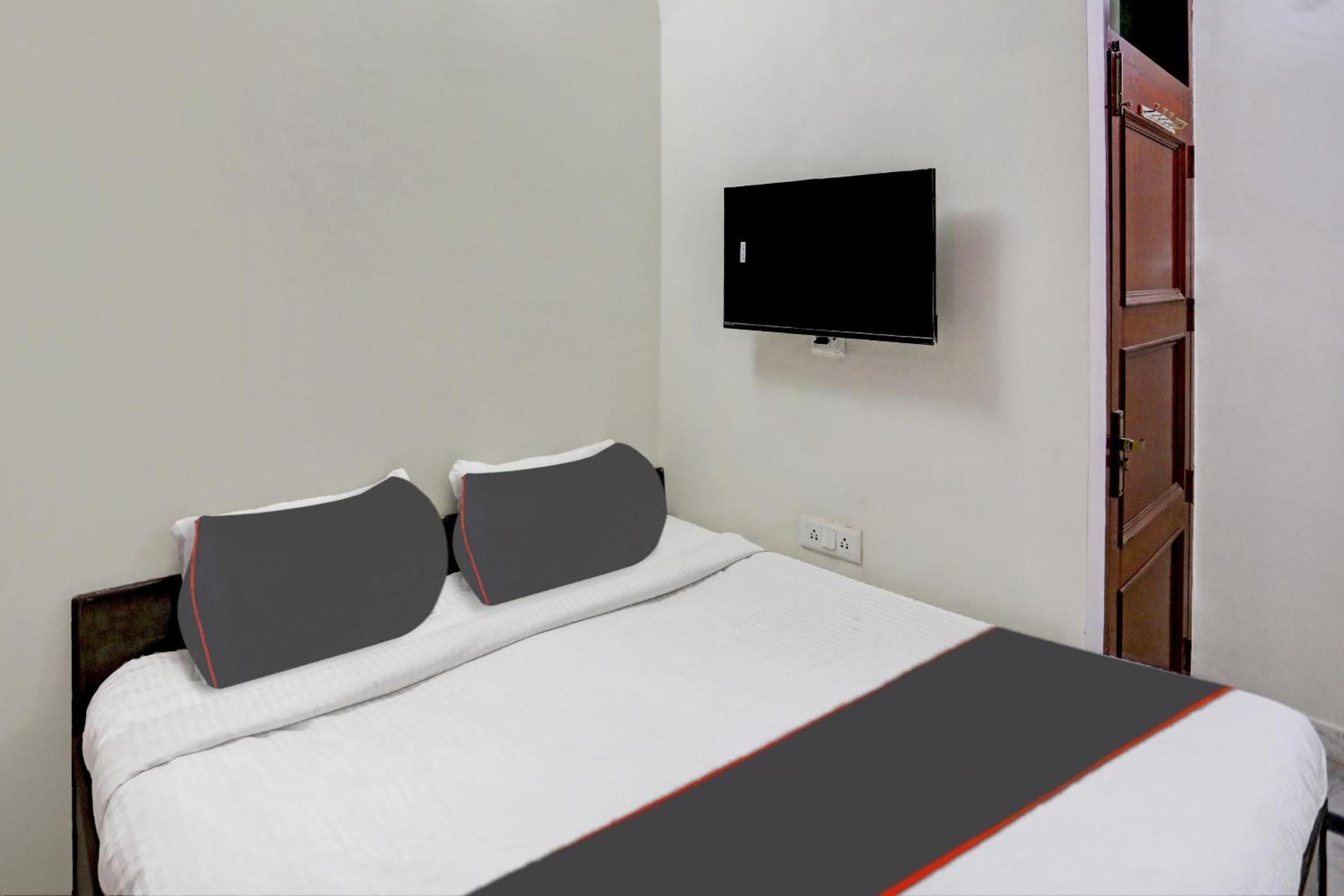 Hotel Super Capital O Uk House Residency Gurgaon Exterior foto