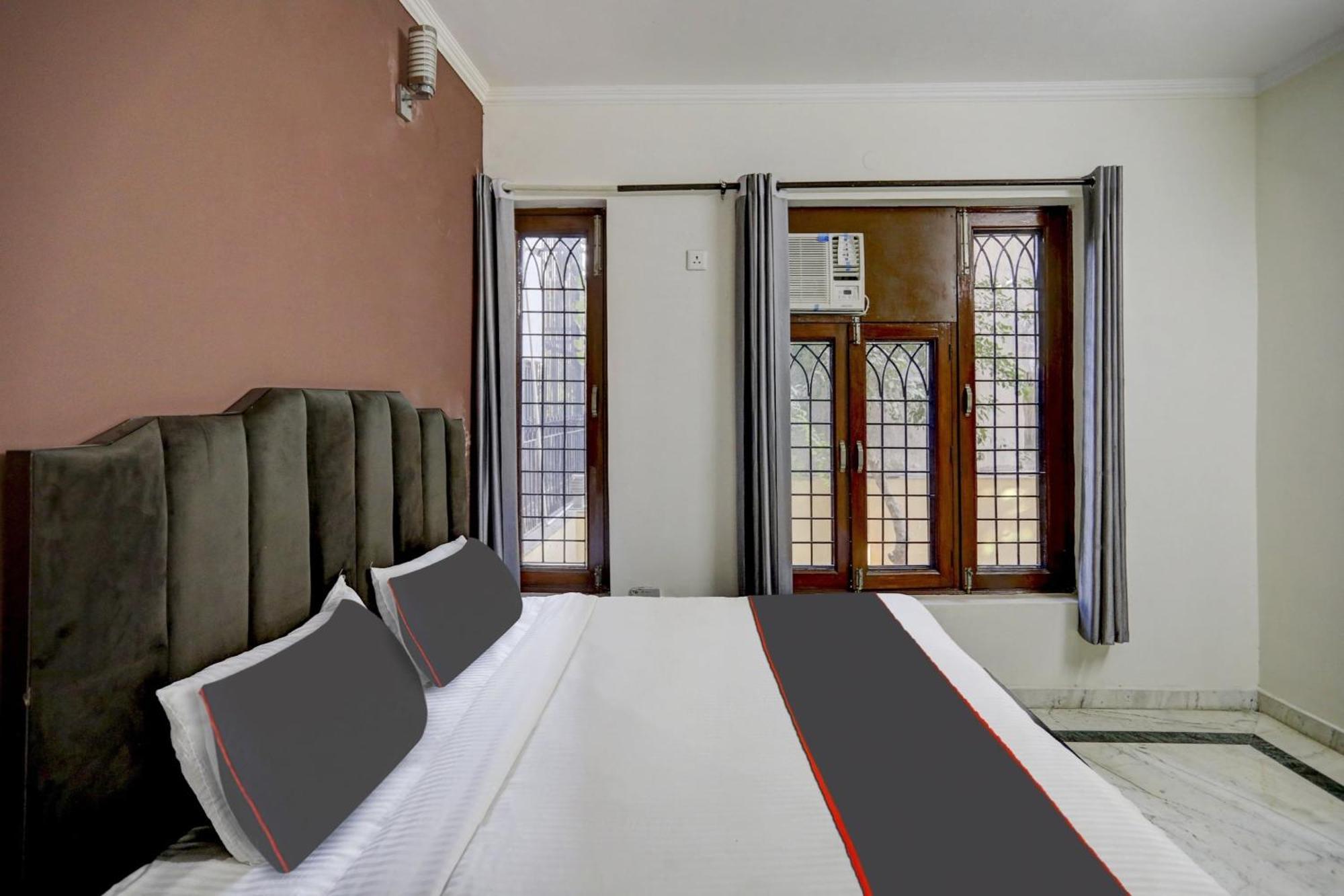 Hotel Super Capital O Uk House Residency Gurgaon Exterior foto