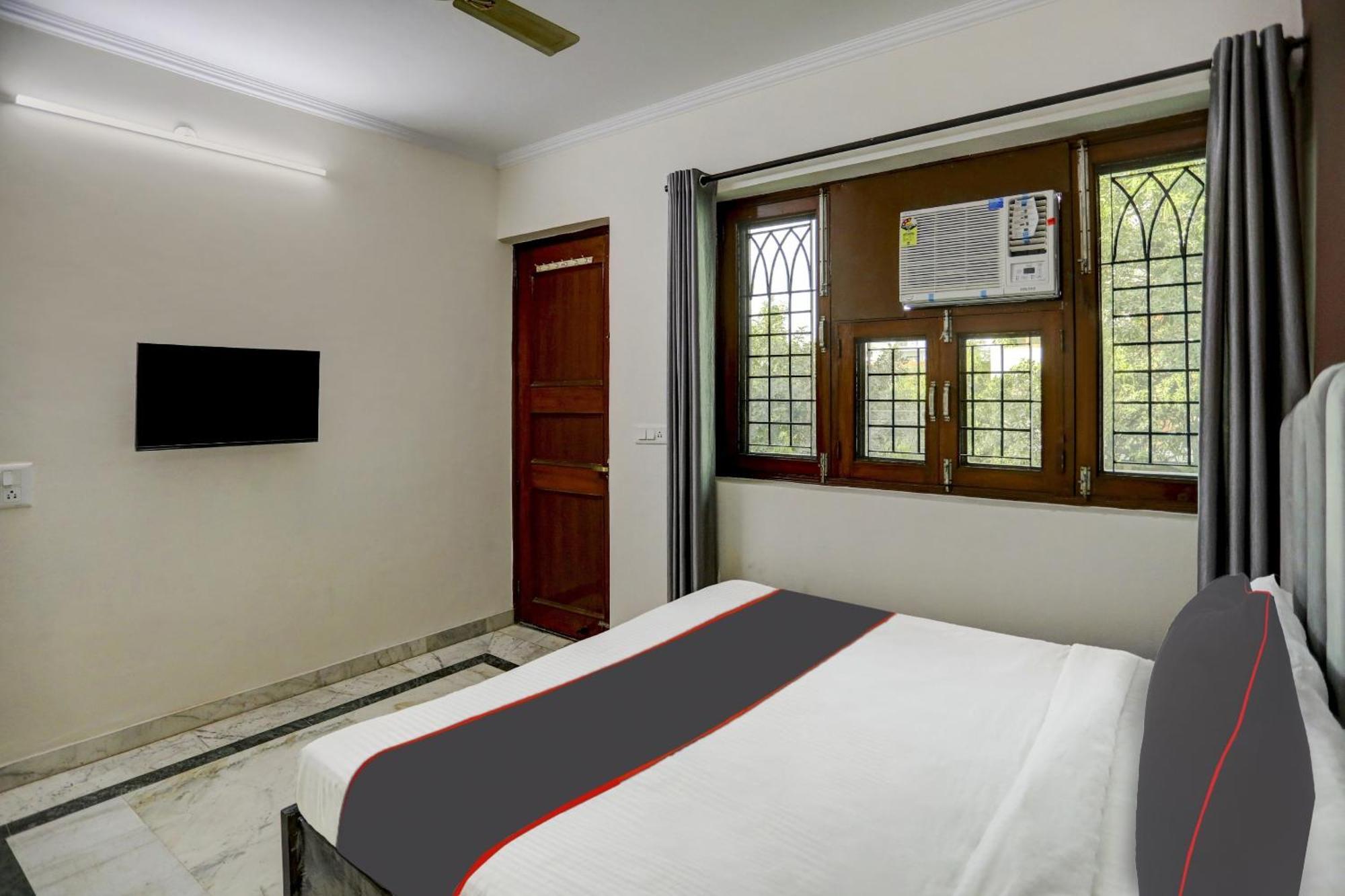 Hotel Super Capital O Uk House Residency Gurgaon Exterior foto