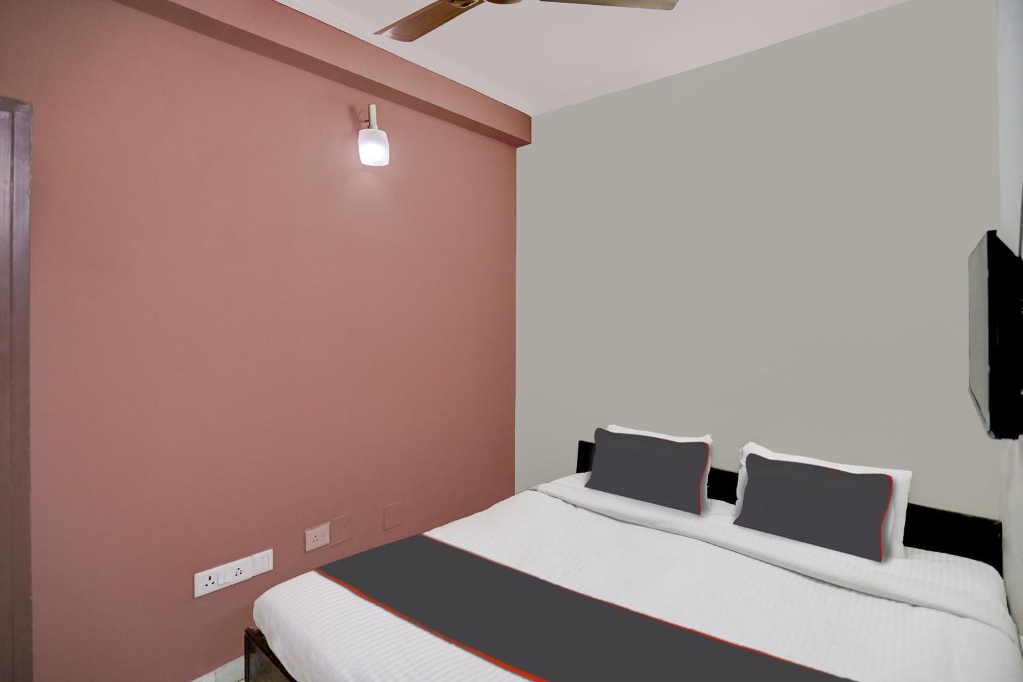 Hotel Super Capital O Uk House Residency Gurgaon Exterior foto