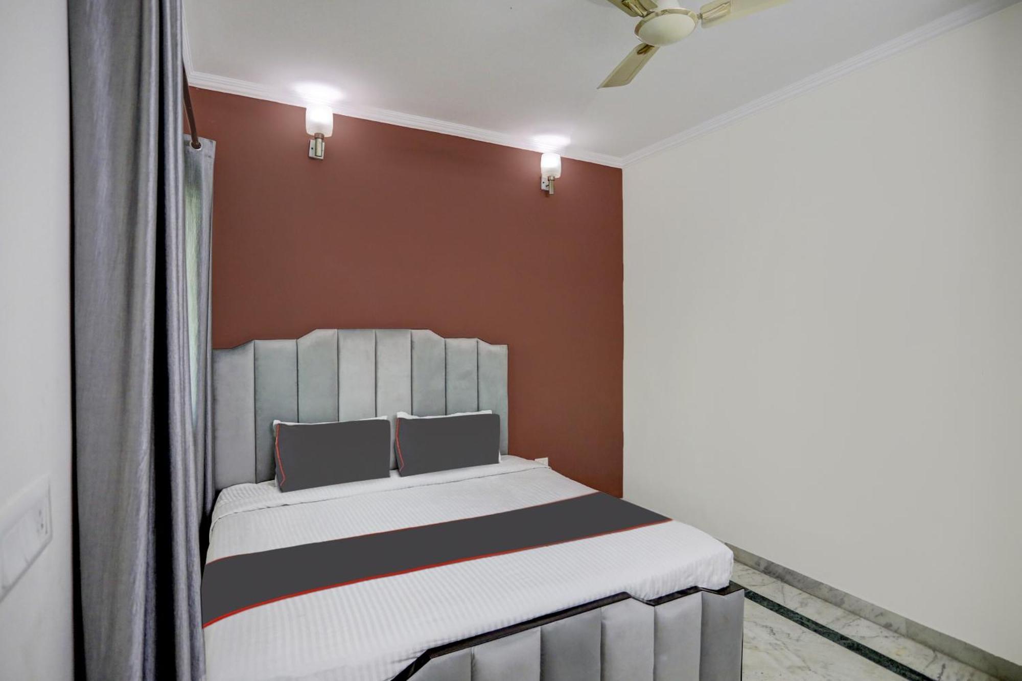 Hotel Super Capital O Uk House Residency Gurgaon Exterior foto