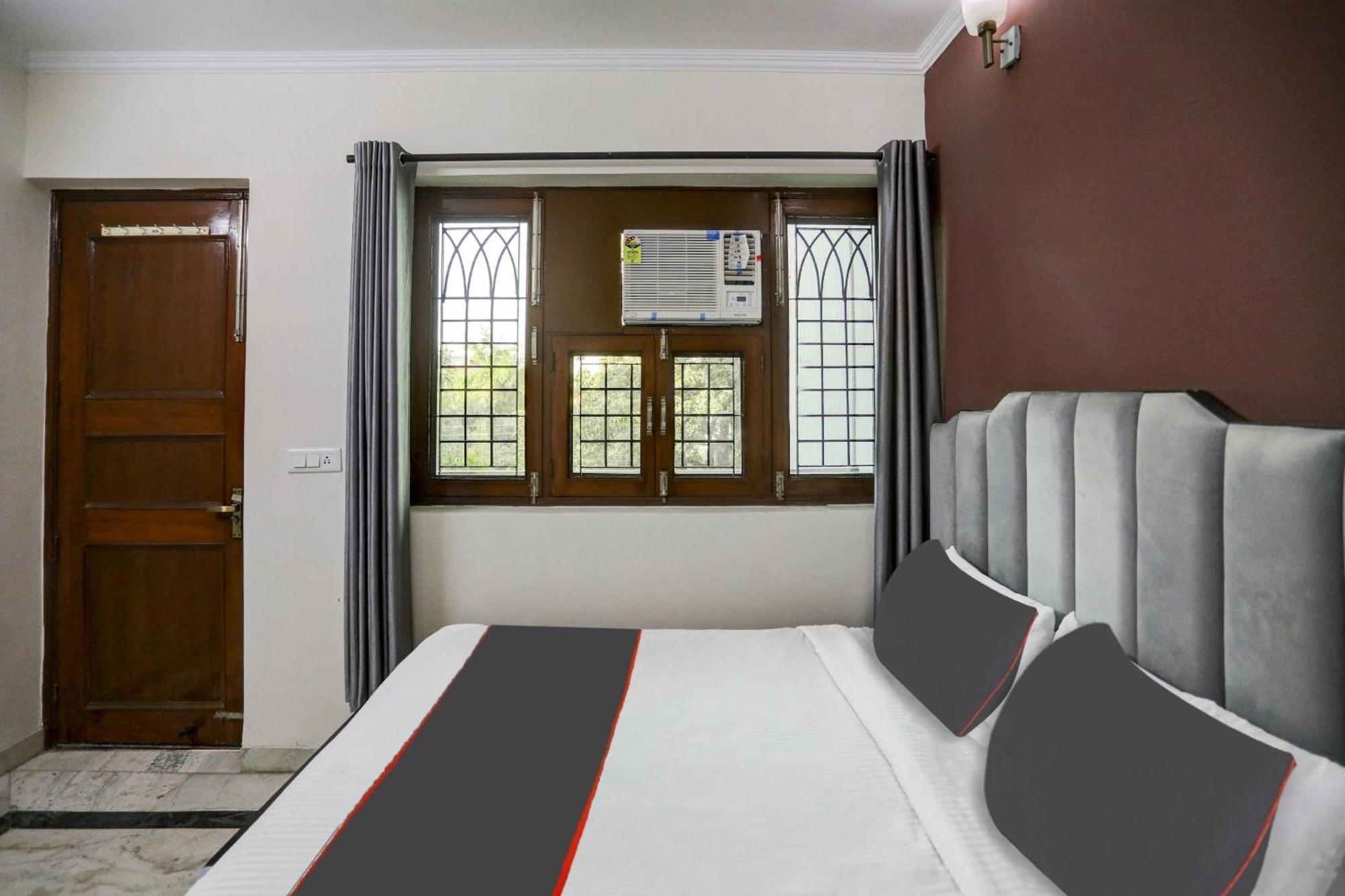Hotel Super Capital O Uk House Residency Gurgaon Exterior foto
