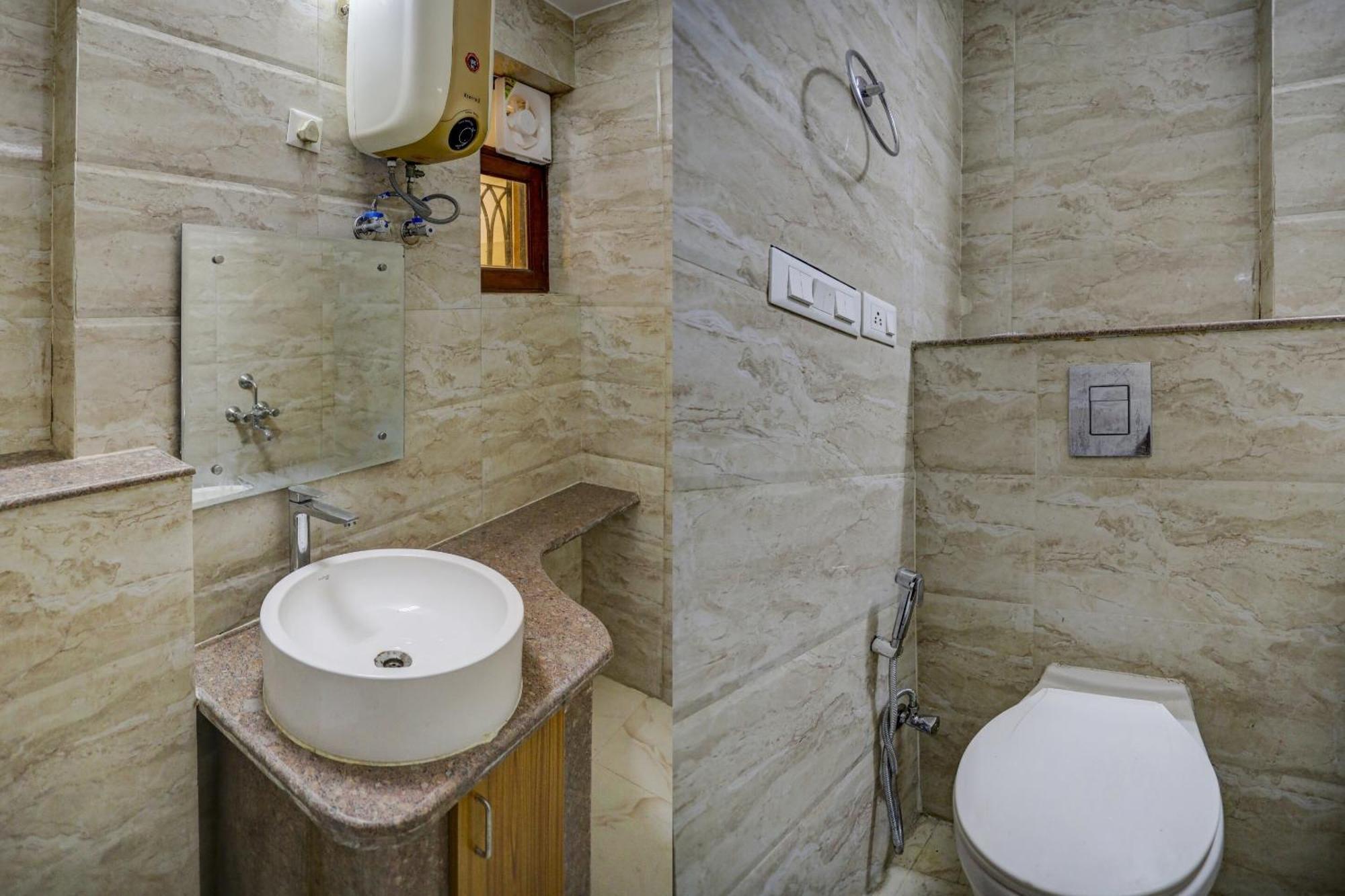 Hotel Super Capital O Uk House Residency Gurgaon Exterior foto